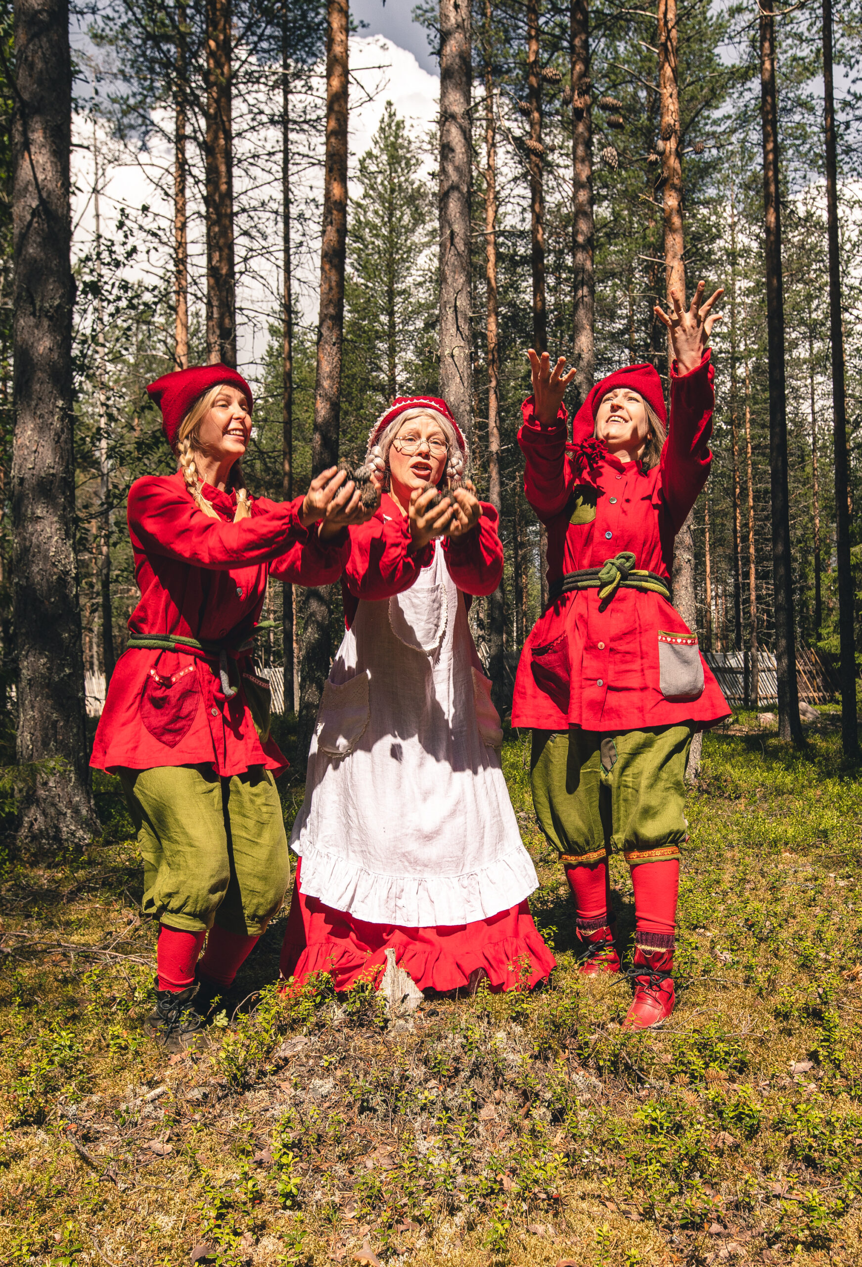 Santa Claus Reindeer – Summer with Reindeer, Elves and Mrs San Mrs Santa Claus and her elf are playing in the summer at the forest