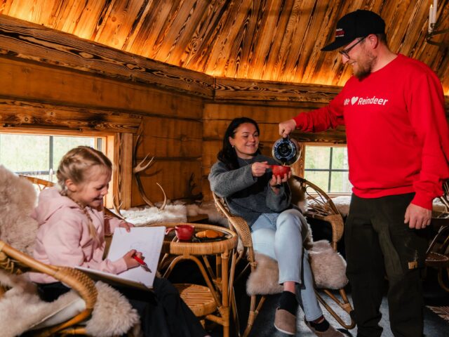Taava Reindeer Farm – Reindeer & Lapland Traditions Year-Round